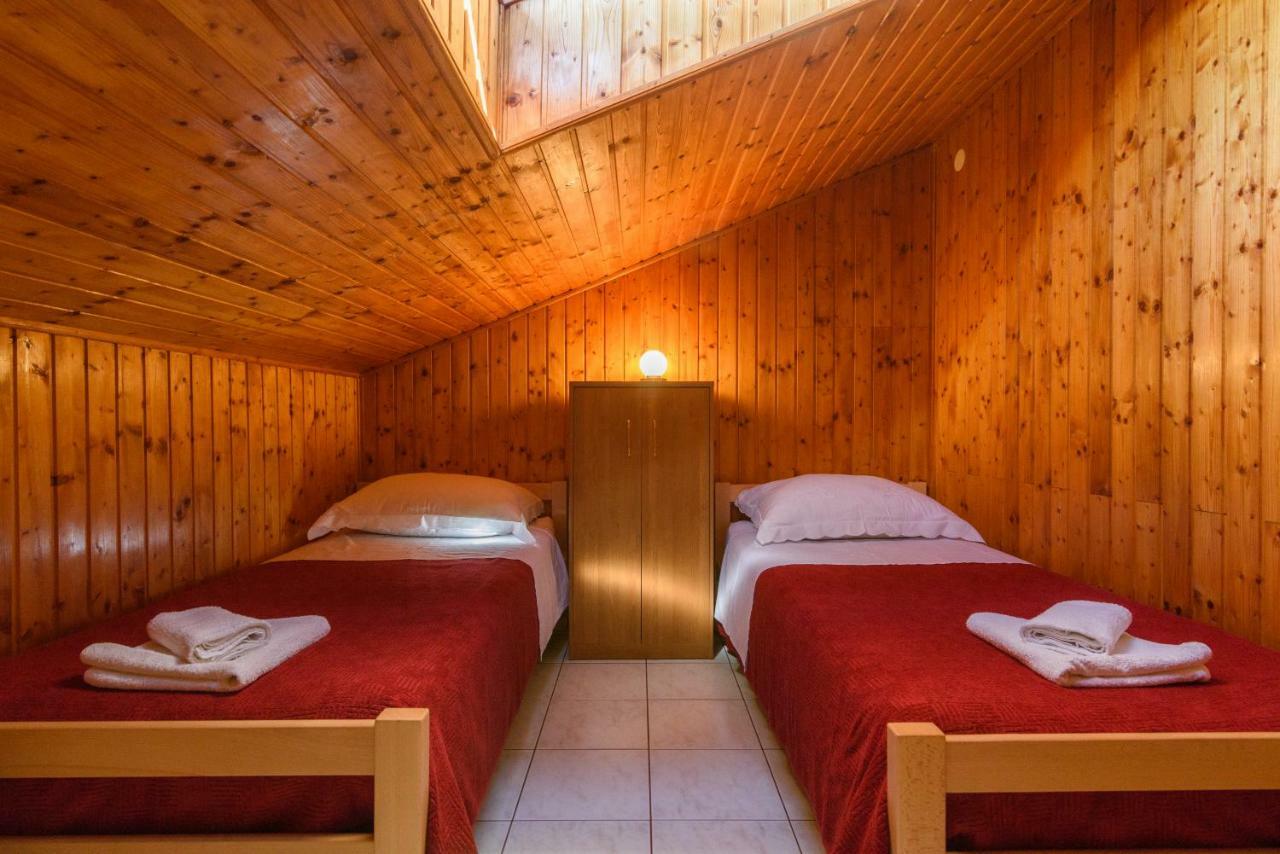Accommodation Mamut Traù Esterno foto